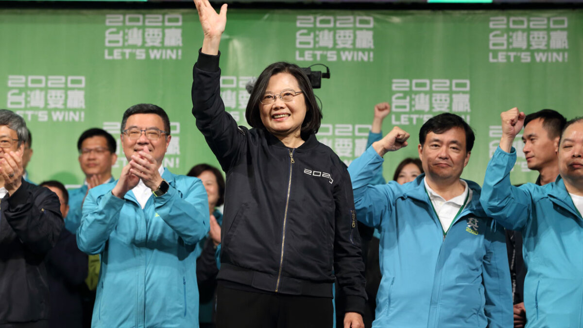 統與獨、獨裁與民主：香港民主鬥爭影響下的台灣大選